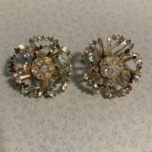 Sarah Coventry gold tone rhinestone flower (32)